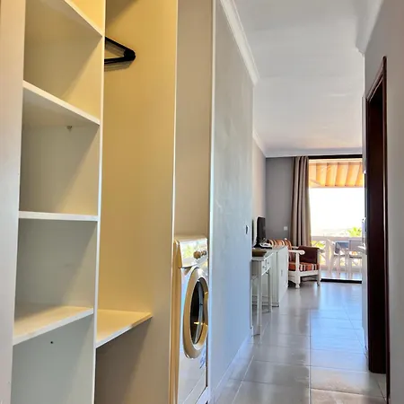 Fantastic Paradise With Wifi 아데제